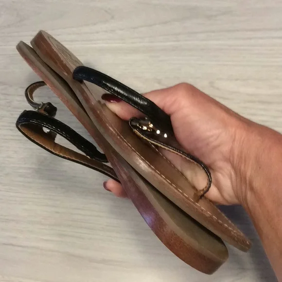 Tory Burch “T” logo Flat Thong Black Sandal - 7 - Picture 8 of 16